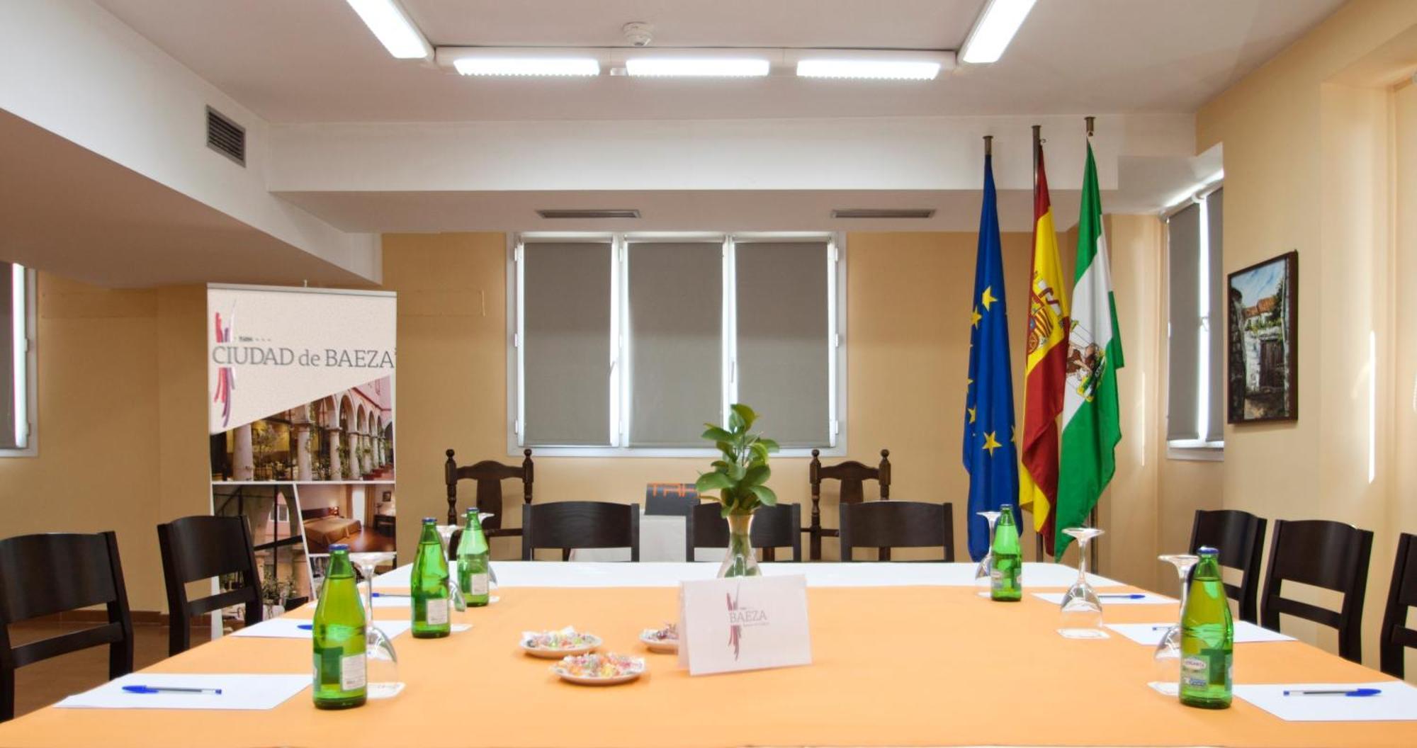 Trh Ciudad De Baeza Hotel Бизнес снимка