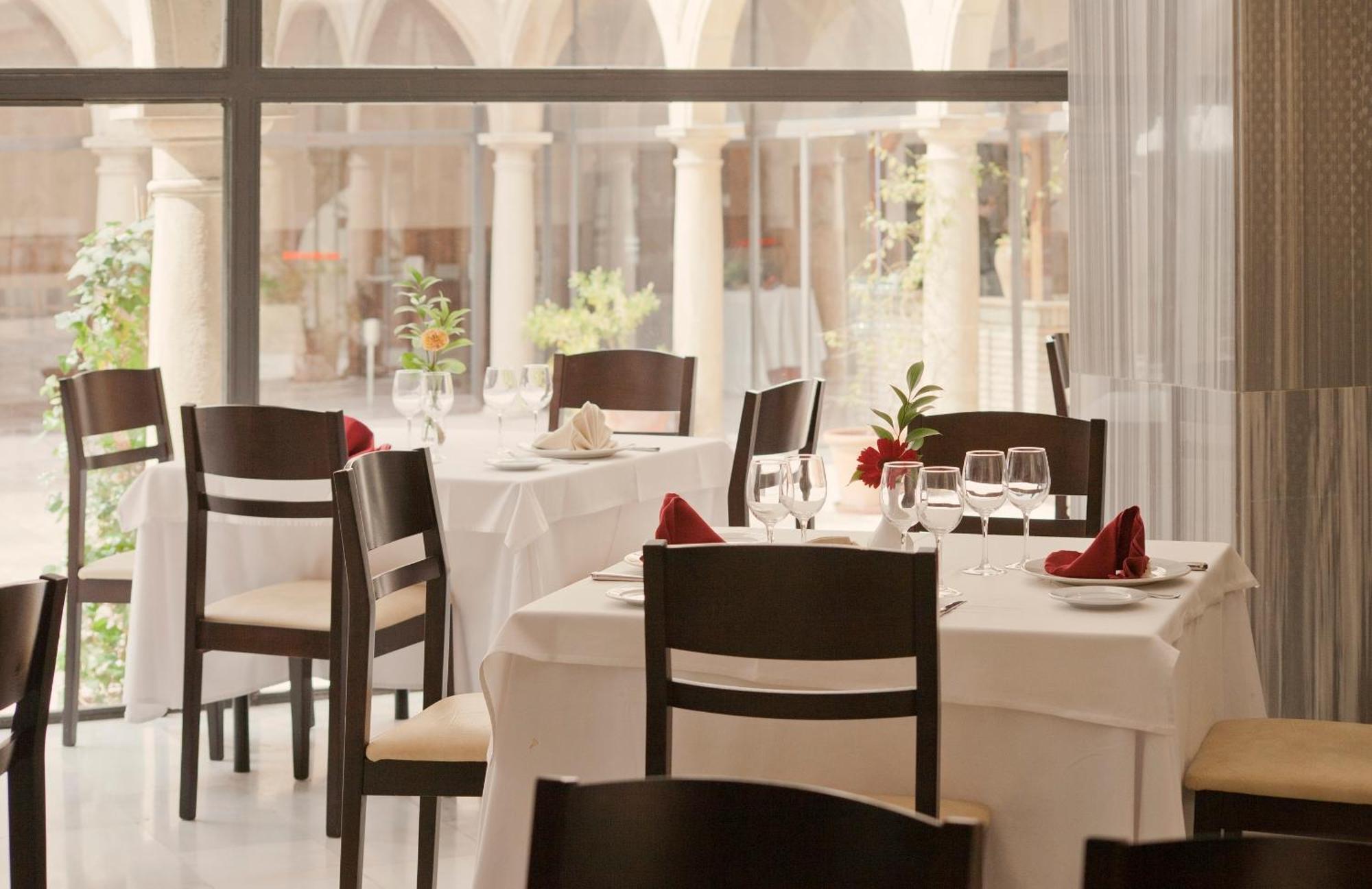 Trh Ciudad De Baeza Hotel Ресторант снимка